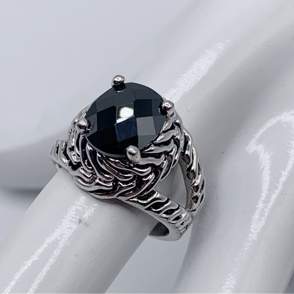 Premier Designs Jewelry - Premier Designs CLASS ACT Ring Black Faceted Stone Silver Plated Braid Design